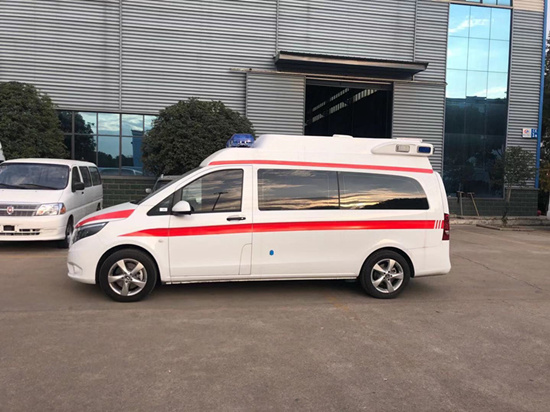 國(guó)六 奔馳新威霆負(fù)壓救護(hù)車