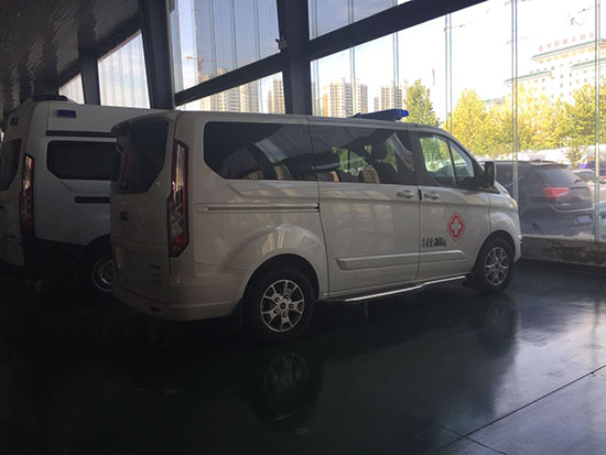 福特途睿歐商務型救護車
