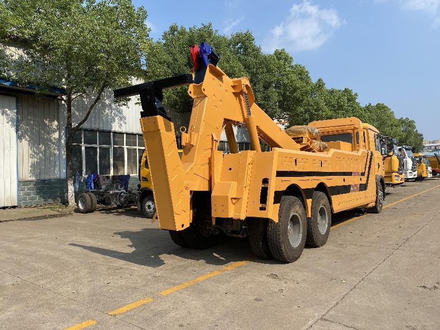 重汽豪沃后雙橋一拖一清障車