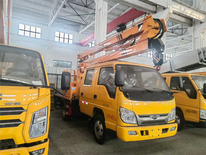 國六福田雙排13.5米折臂高空作業車